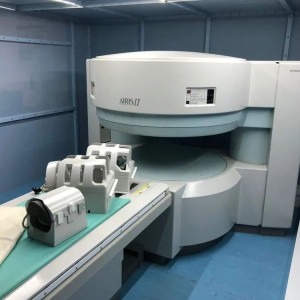 Hitachi Airis II Refurbished MRI Machine
